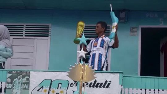 Furor por el Mundial 2026: transformó su casa en un santuario de Lionel Messi y la Selección Argentina