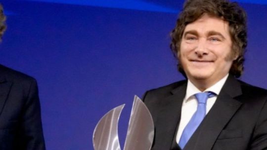 Cuál es el nuevo premio internacional que recibirá Milei en París