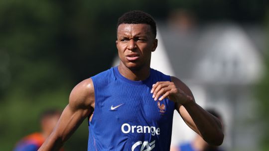 Argentina and France Commence World Cup Campaigns