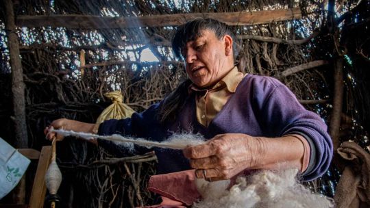 Muestra "La Pampa Teje" en Buenos Aires: tejido artesanal y patrimonio cultural pampeano 