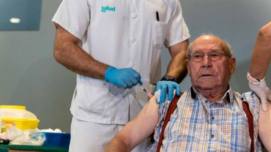 Vacuna contra el herpes disminuye riesgo de demencia