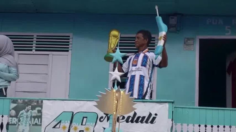 Furor por el Mundial 2026: transformó su casa en un santuario de Lionel Messi y la Selección Argentina