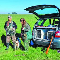 El otoño bonaerense abrió la temporada 2026 con heladas tardías, campos anegados y vuelos bajos de perdices desconfiadas.