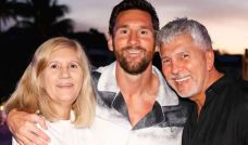 Lionel Messi junto a sus papás Jorge y Celia