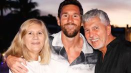 Lionel Messi junto a sus papás Jorge y Celia