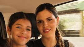 Camila Galante y su hija, Victoria Paredes, eligieron el jean para sus looks mundialistas: dos apuestas chic y cancheras