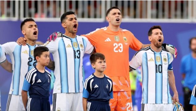 El momento del himno en Argentina vs Argelia