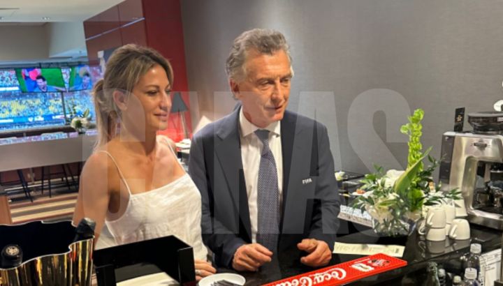 Mauricio Macri y su nueva novia, Lola Teuly, enamorados en el Mundial: palco vip, charla con Infantino y rodeados de leyendas