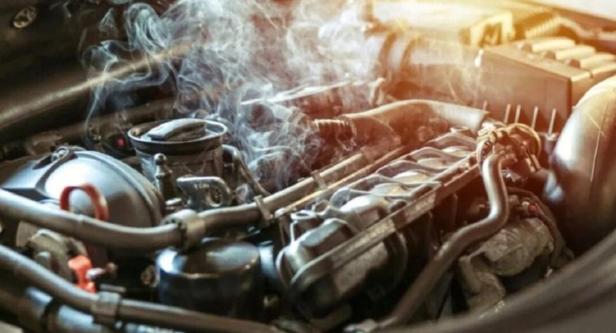 El motor levanta temperatura en ruta: qué hacer en el momento y qué fallas no tenés que cometer