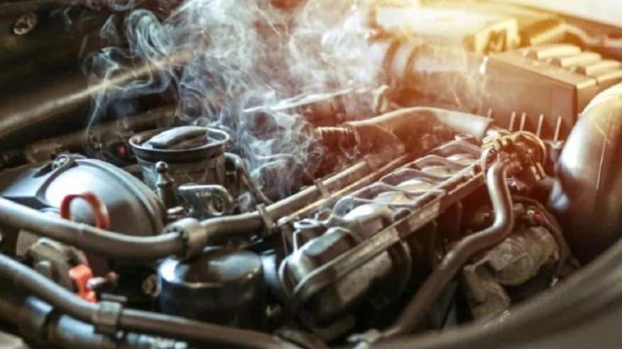 El motor levanta temperatura en ruta: qué hacer en el momento y qué fallas no tenés que cometer