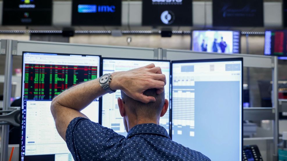 Tech Stocks Get Hit as Fed-Hike Wagers Lift Yields