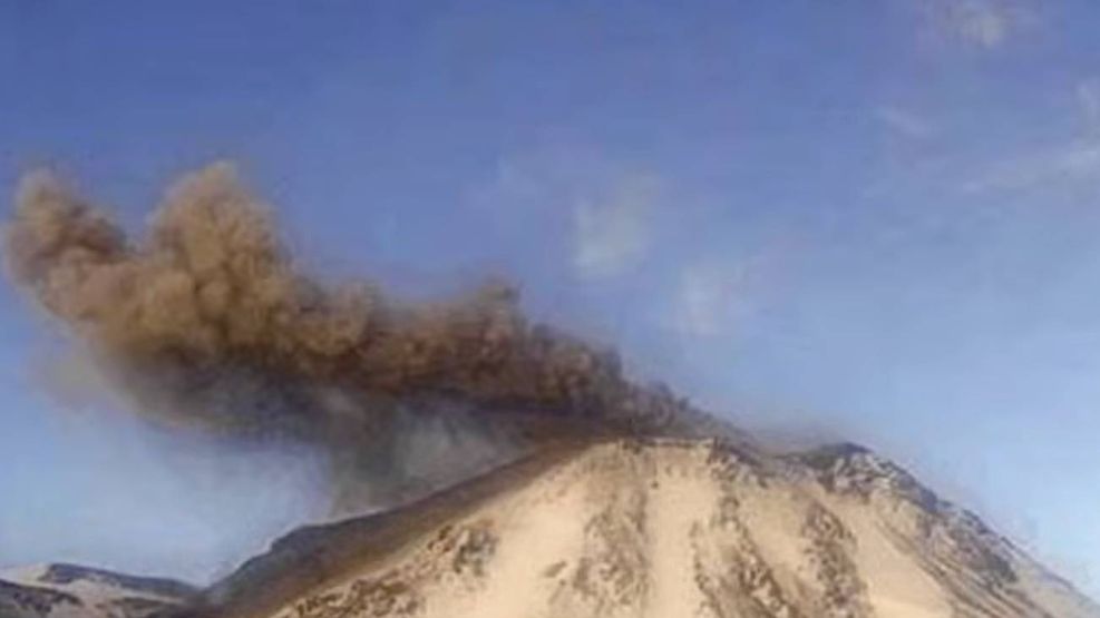 Monitorean actividad del volcán Chillán 17062026