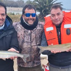 La pesca se da a flote mayormente, con brazoladas largas de hasta 80 cm, aunque por momentos, la chance está con paternóster. 