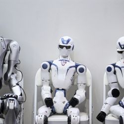 Los robots de la empresa Unitree Robotics se exhiben en la feria de innovación y startups tecnológicas VivaTech, en el recinto ferial Paris Expo Porte de Versailles, en París. | Foto:JULIEN DE ROSA / AFP