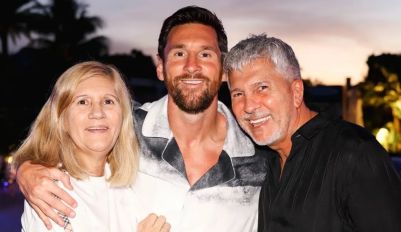 Lionel Messi con sus padres, Celia y Jorge Messi