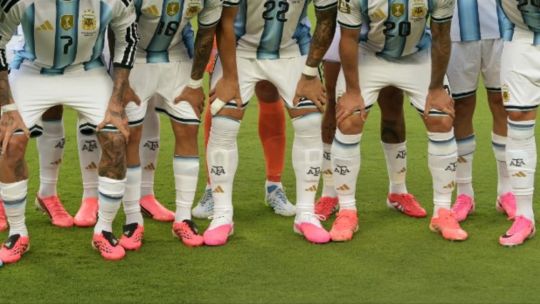 El fenómeno de los botines rosas: la estrategia oculta que domina el Mundial 2026