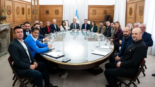 Santilli, Bornoroni y Rodríguez Machado recibieron a intendentes cordobeses en la Casa Rosada