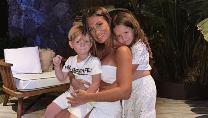 Las vacaciones de Cami Homs con sus hijos en el caribe: familia ensamblada, piscina y paisajes soñados