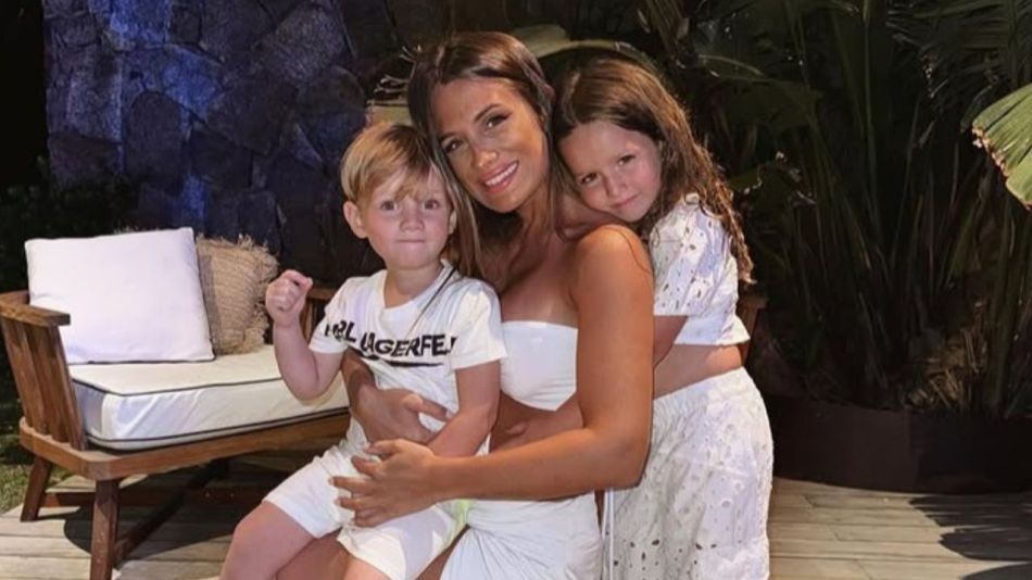 Cami Homs con sus hijos