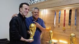 Tajeddine Seif junto al chiqui Tapia