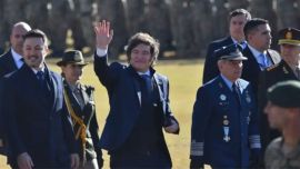 Milei encabeza en Rosario el acto por el Día de la Bandera, en medio de tensiones políticas internas