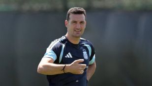 Lionel Scaloni entrenando a la Selección Argentina