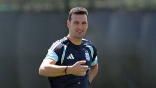 Lionel Scaloni entrenando a la Selección Argentina