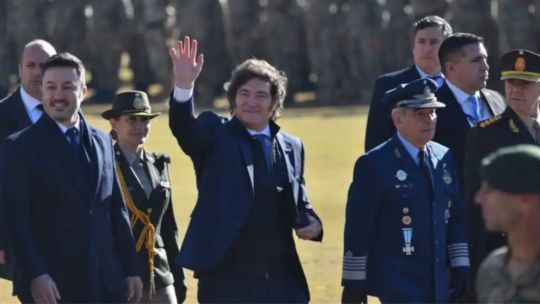 Milei viaja a Rosario por el Día de la Bandera en medio de tensiones políticas internas