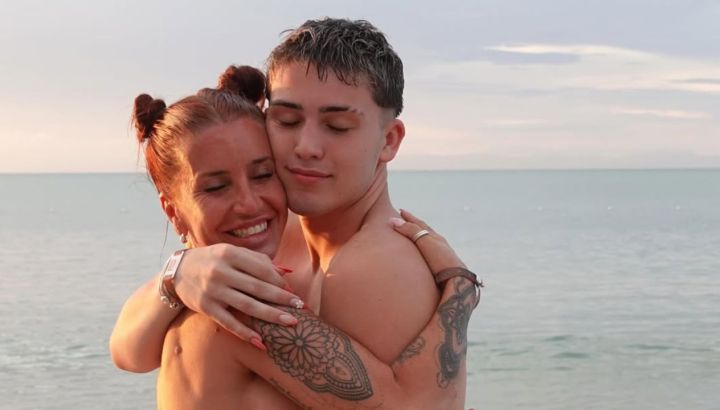 El nuevo y contundente mensaje de Juan Otero a su mamá Florencia Peña tras el escándalo: "Se la ataca por ser mujer"