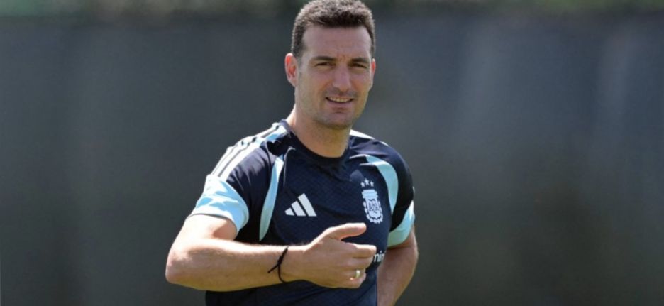 Lionel Scaloni entrenando a la Selección Argentina
