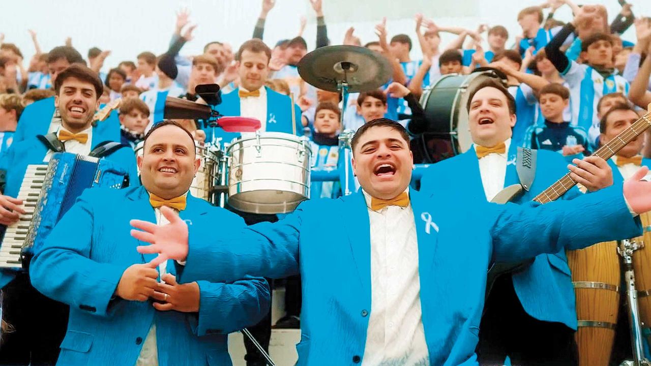 Con el objetivo de ser la canción emblema de la Selección argentina, los Palmeras reversionaron su clásico en "Bombón argentino". | Foto:Cedoc