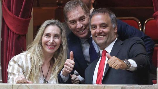 El Gobierno, tras una cacería de votos para anular la interpelación y la moción de censura