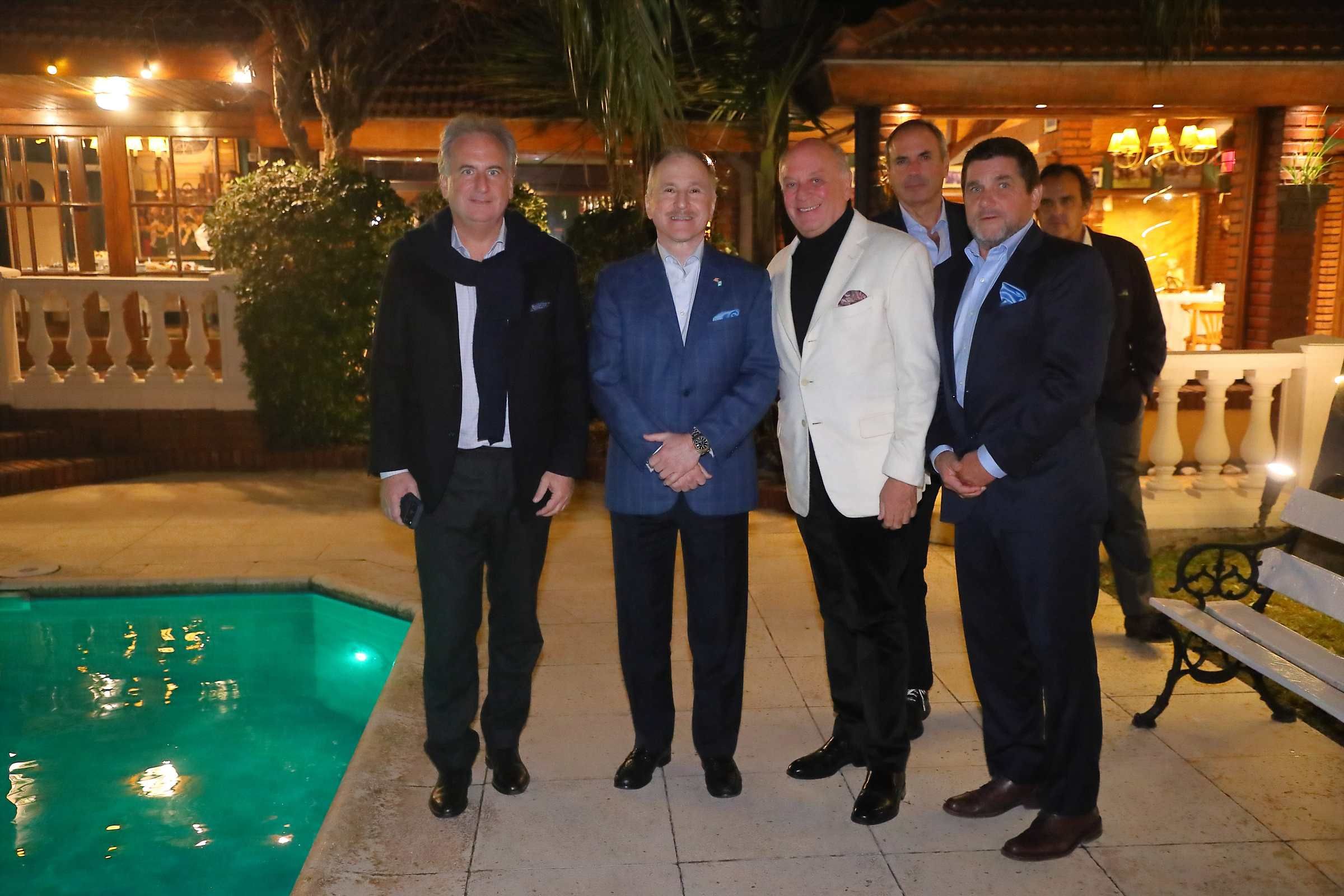 (De izq. a der.) Tato Lanusse, Peter Lamelas, Martín Cabrales y Many Gambaro en Casa Castañón.