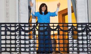 210626_cristina_fernandez_kirchner_balcon_cfk_cuarterolo_g