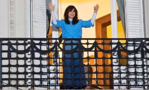 210626_cristina_fernandez_kirchner_balcon_cfk_cuarterolo_g