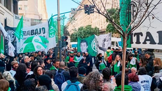Conflicto por despidos en la CNEA: ATE convoca a un paro y una caravana para este miércoles