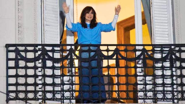 210626_cristina_fernandez_kirchner_balcon_cfk_cuarterolo_g