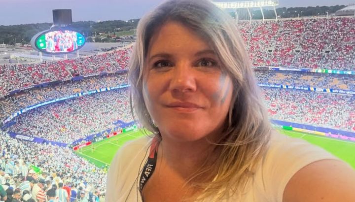 El desesperante momento de Dominique Metzger en plena cobertura del Mundial 2026: "Siempre me pasan cosas"