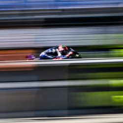 Un piloto no identificado compite durante la sesión de clasificación del Gran Premio de la República Checa de MotoGP en Brno, República Checa. | Foto:Michal Cizek / AFP