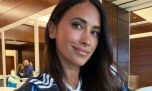 El look de Antonela Roccuzzo en el partido de la selección contra Austria: homenaje a Messi, mini cartera y pantalón cargo 