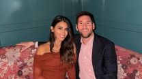 Entramos al living de Lionel Messi y Antonela Rocuzzo: doble espacio, sillones futboleros y lámpara de cristal