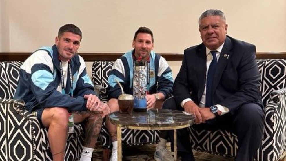 Foto de Tapia con Messi y De Paul antes de enfrentar a Austria.