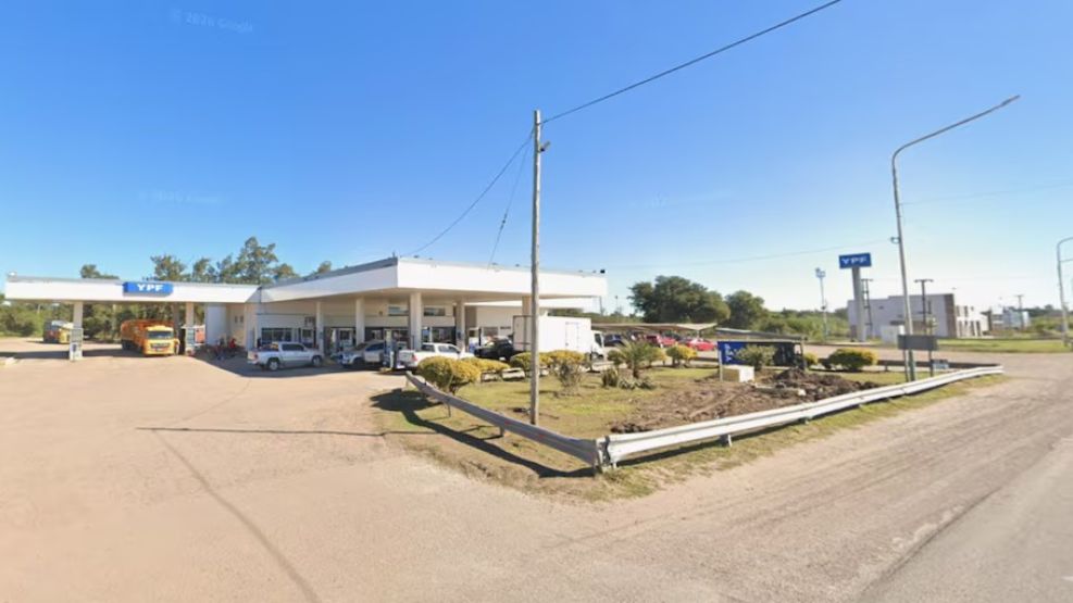 La imagen muestra la estación de servicio YPF en Chaco donde fue hallada la mujer.   