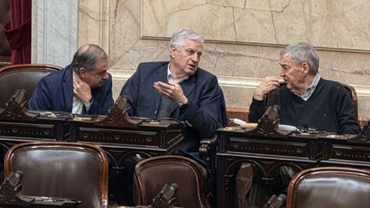 Llaryora movió sus fichas, demostró el rol clave de Provincias Unidas en Diputados y bloqueó la interpelación a Adorni