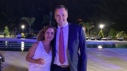 Quién es la madre de Adorni que pagó un año de alquiler por adelantado en un country