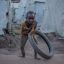 Fotogaleria Imagen de un niño jugando en un campamento de desplazados, cerca de Bunia, capital de Ituri, República Democrática del Congo (RDC)
