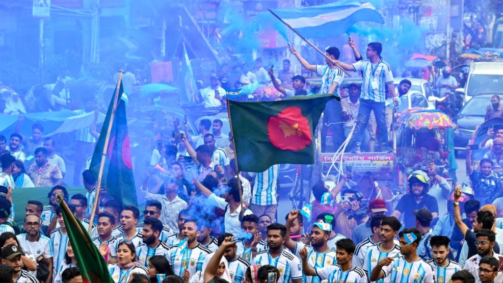 Festejo en Bangladesh por la Selección Argentina