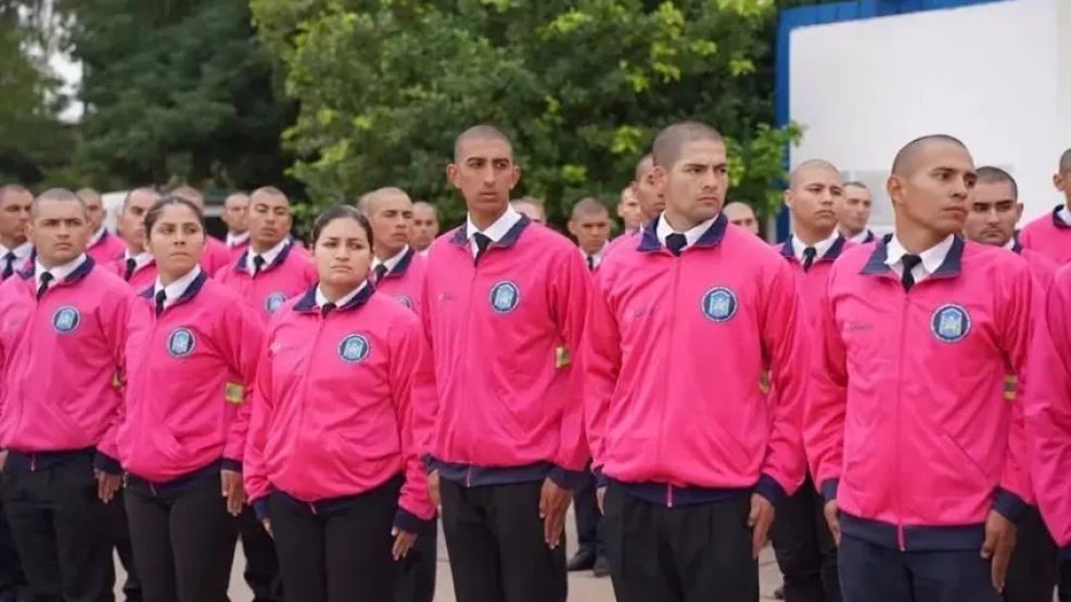 Uniforme rosado en la Policía del Chaco.