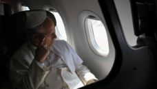 Papa León XIV viajando en avión 24062026