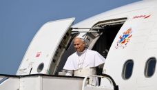 Papa León XIV viajando en avión 24062026